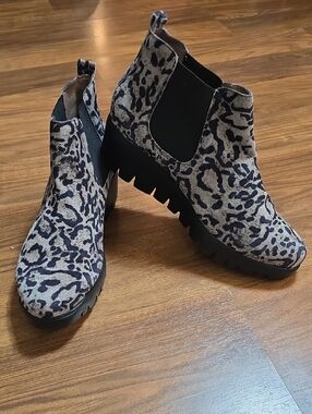 Wonders Slip-On Chelsea Boot - Nubuck Animal Print